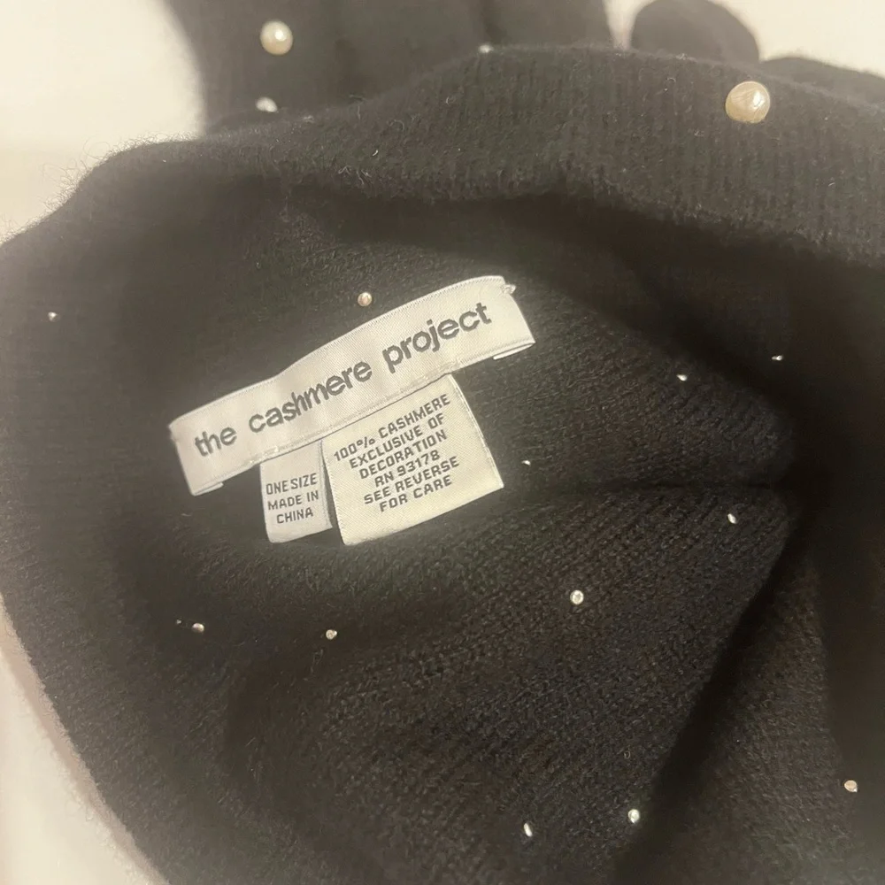 THE‎ CASHMERE PROJECT HAT AND GLOVES SET WITH PEARLS